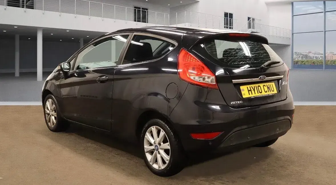 Begagnad Ford Fiesta Zetec 82 HK (60 kW) 2010 Svart Halvkombi