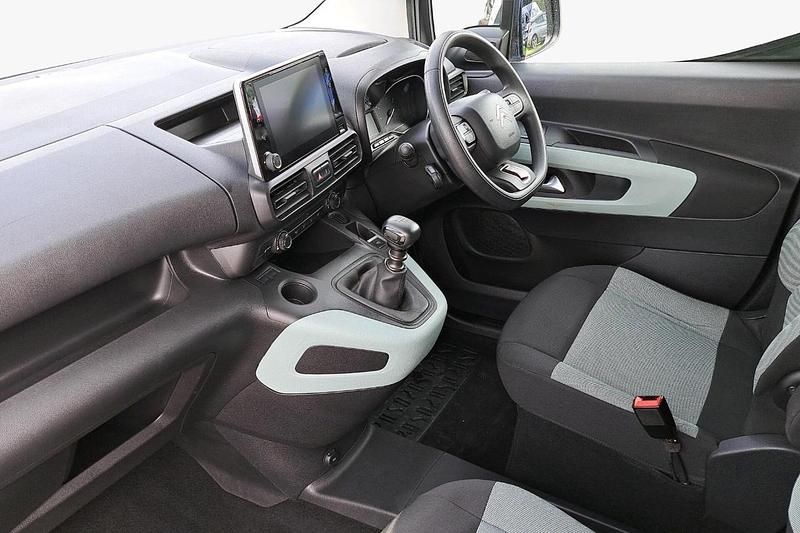 White Used 2021 Citroën Berlingo Feel MPV | £11,953 (Fair price) - Image 1/4