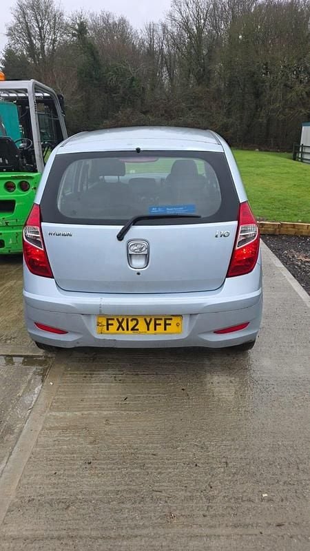 Used Hyundai i10 Classic 85 HP (62 kW) 2012 Silver Hatchback