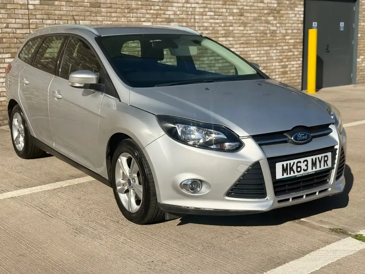 Used Ford Focus Zetec 125 HP (91 kW) 2013 Silver Estate