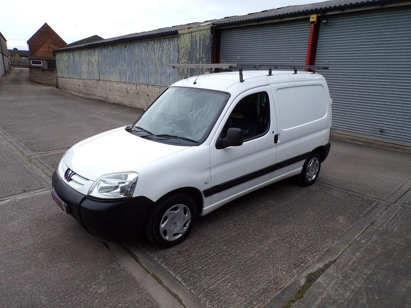 Second-hand Peugeot Partner 69 CP (50 kW) 2006 Alb Monovolum