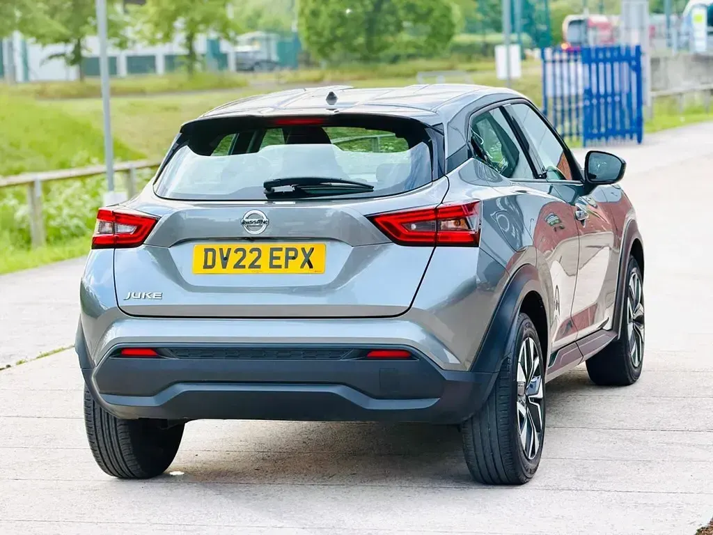 Usado Nissan Juke Acenta 2022 Cinzento SUV