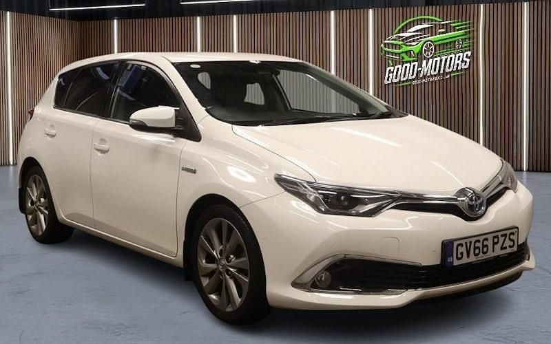 Used Toyota Auris Hybrid 136 HP (100 kW) 2017 Hatchback