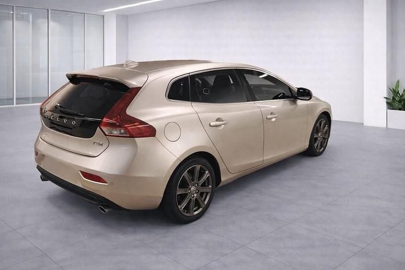 Used Volvo V40 Inscription 152 HP (111 kW) 2018 Silver Hatchback