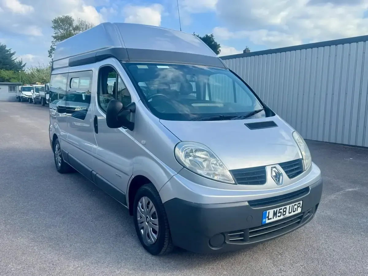 Used Renault Trafic 115 HP (84 kW) 2008 Silver MPV