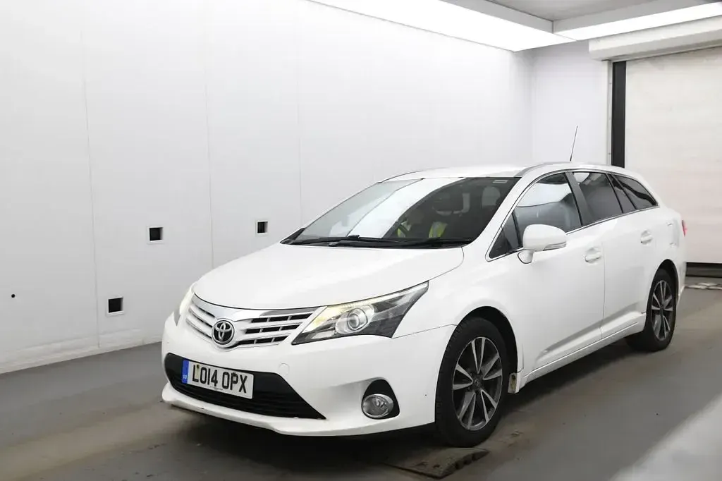 Usado Toyota Avensis 124 CV (91 kW) 2014 Blanco Familiar