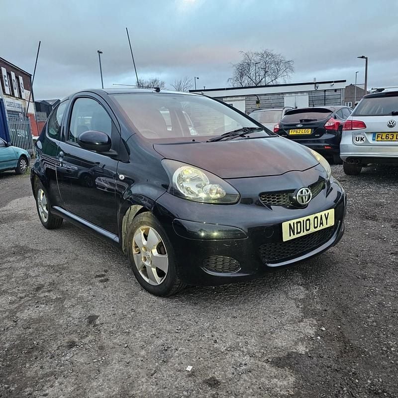 Used Toyota Aygo 67 HP (49 kW) 2010 Black Hatchback