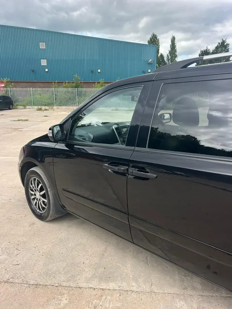 Used Kia Sedona 192 HP (141 kW) 2010 Black MPV