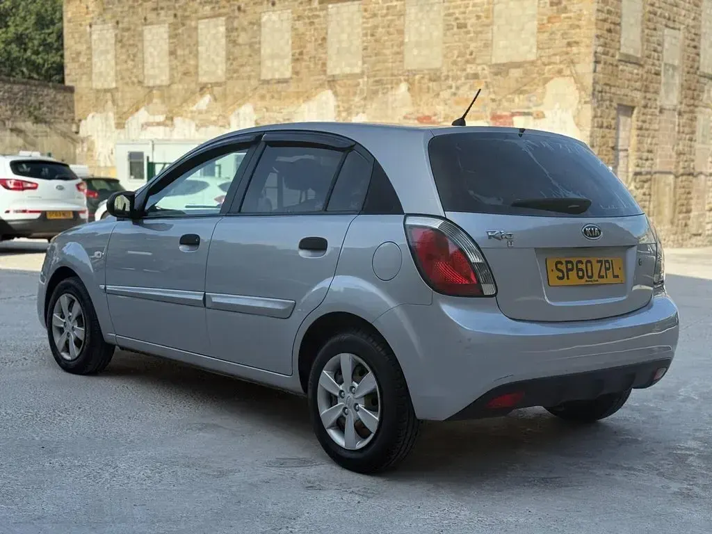 Used Kia Rio 2010 Silver Hatchback