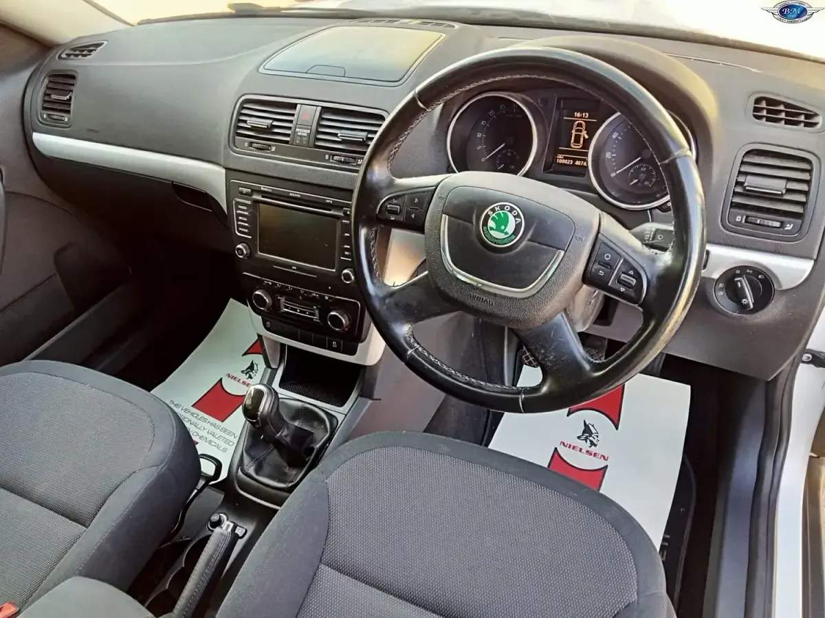 Used Skoda Yeti GreenLine 105 HP (77 kW) 2011 White SUV