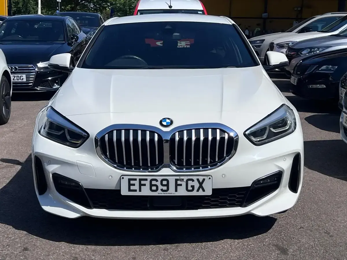 Used BMW 118 M Sport 140 HP (102 kW) 2019 White Hatchback