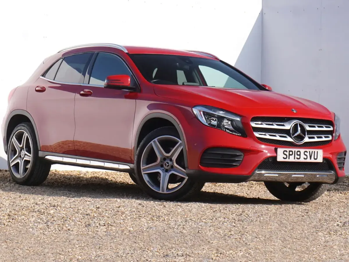 Used Mercedes GLA250 Executive 208 HP (152 kW) 2019 Red SUV