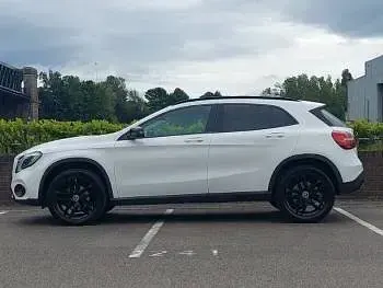 Used Mercedes GLA180 Urban 122 HP (89 kW) 2018 White SUV