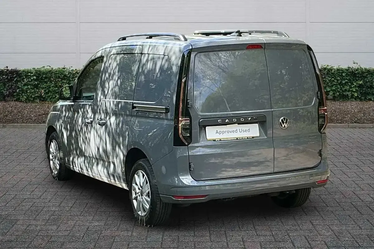Usado VW Caddy Pro 122 HP (89 kW) 2024 Cinzento Monovolume