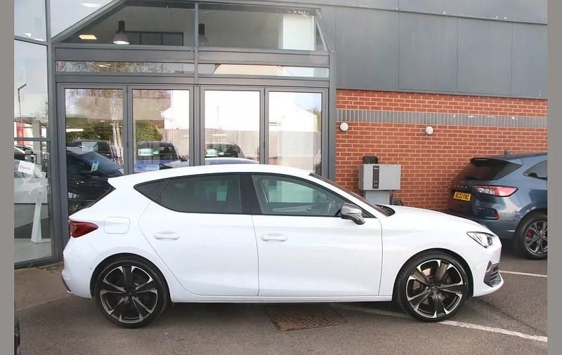 Used Cupra Leon VZ2 245 HP (180 kW) 2022 White Hatchback