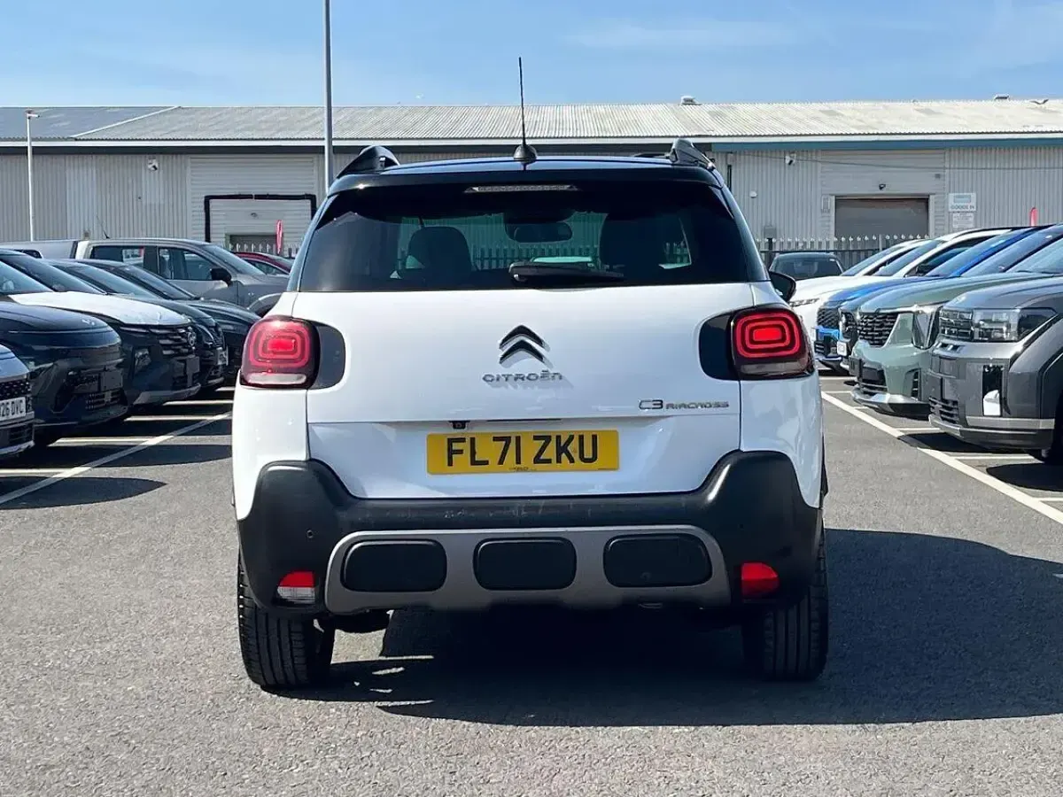 Used Citroën C3 Aircross PureTech 130 HP (95 kW) 2021 White SUV