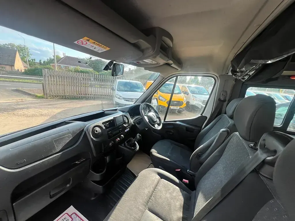 Used Vauxhall Movano 130 HP (95 kW) 2019 White MPV