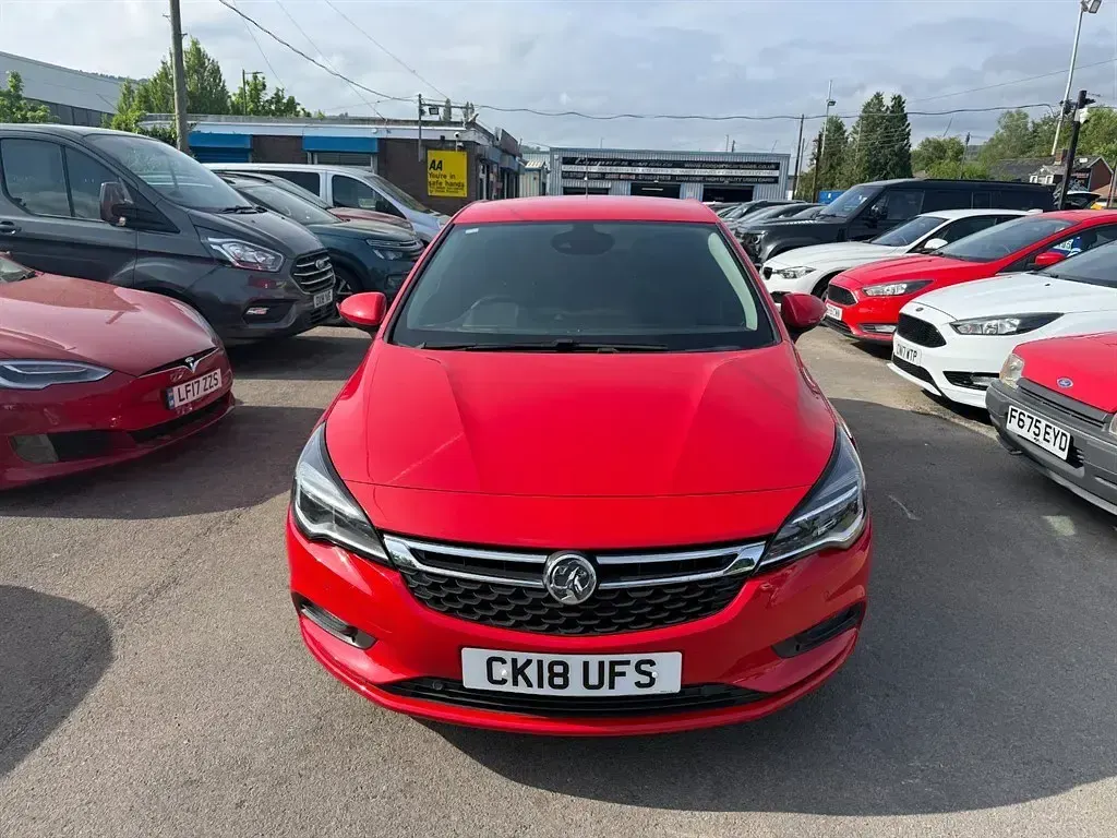 Usado Vauxhall Astra SRi 150 CV (110 kW) 2018 Rojo Utilitario