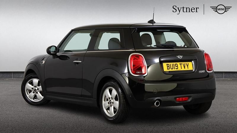 Used Mini Cooper Classic 134 HP (98 kW) 2019 Black Hatchback