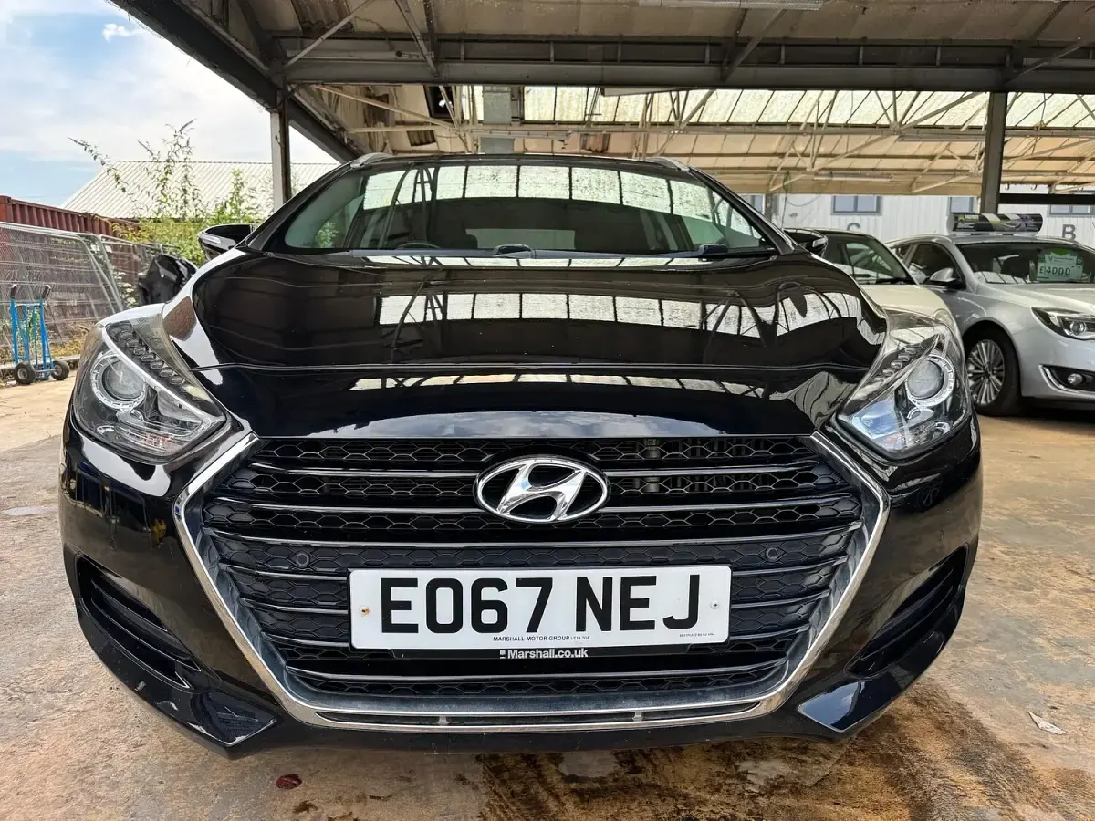 Used Hyundai i40 SE 141 HP (103 kW) 2017 Black Estate