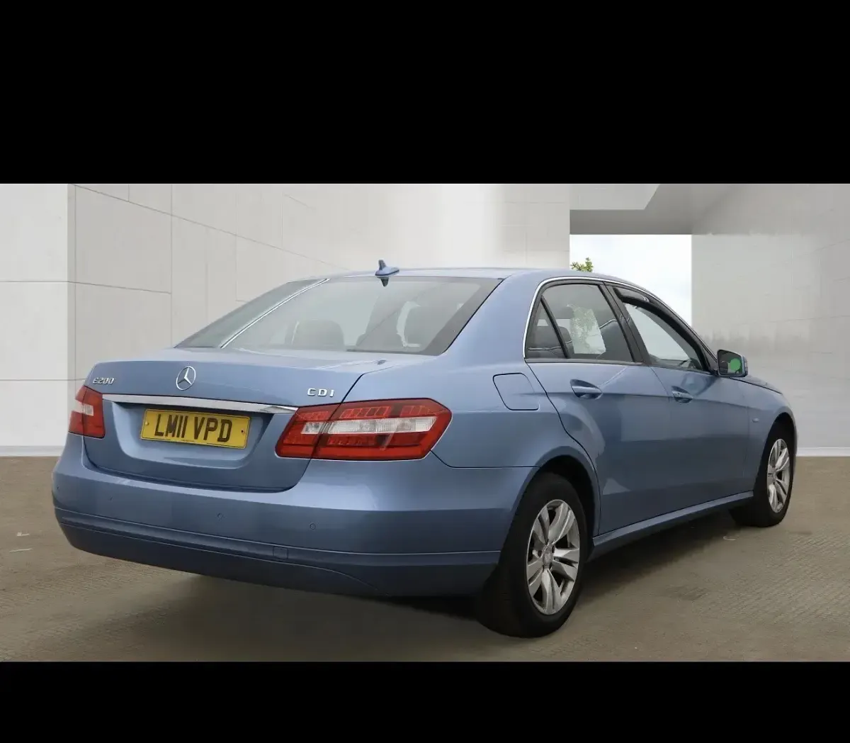 Used Mercedes E200 SE 2011 Blue Sedan