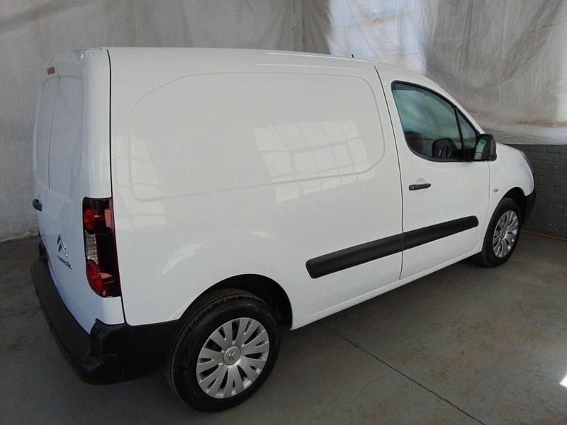 Used Citroën Berlingo 90 HP (66 kW) 2016 White MPV