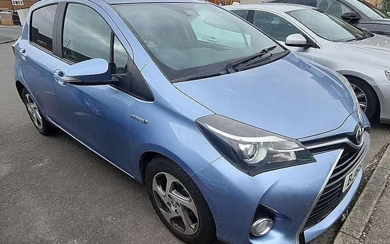 Blue Used 2016 Toyota Yaris Hybrid Hatchback | £7,888 (Expensive) - Image 1/4