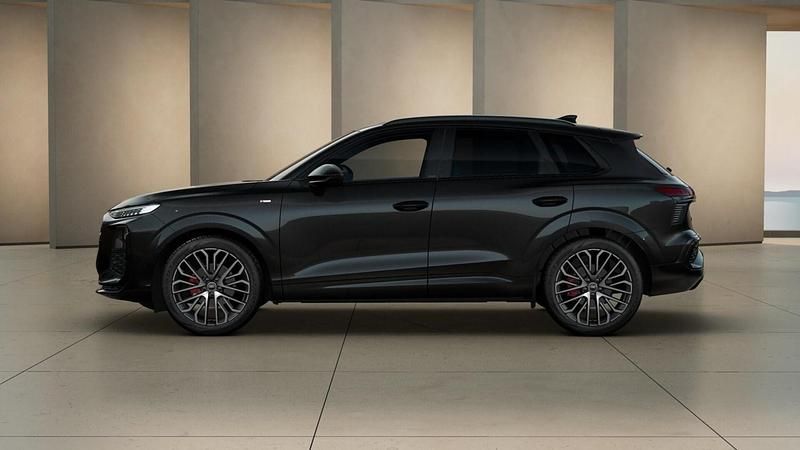 New Audi Q3 Comfort 2026 Black SUV