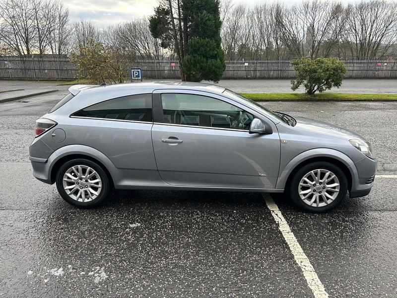 Silver Used 2010 Vauxhall Astra SRi Hatchback | £1,990 (Fair price) - Image 1/4