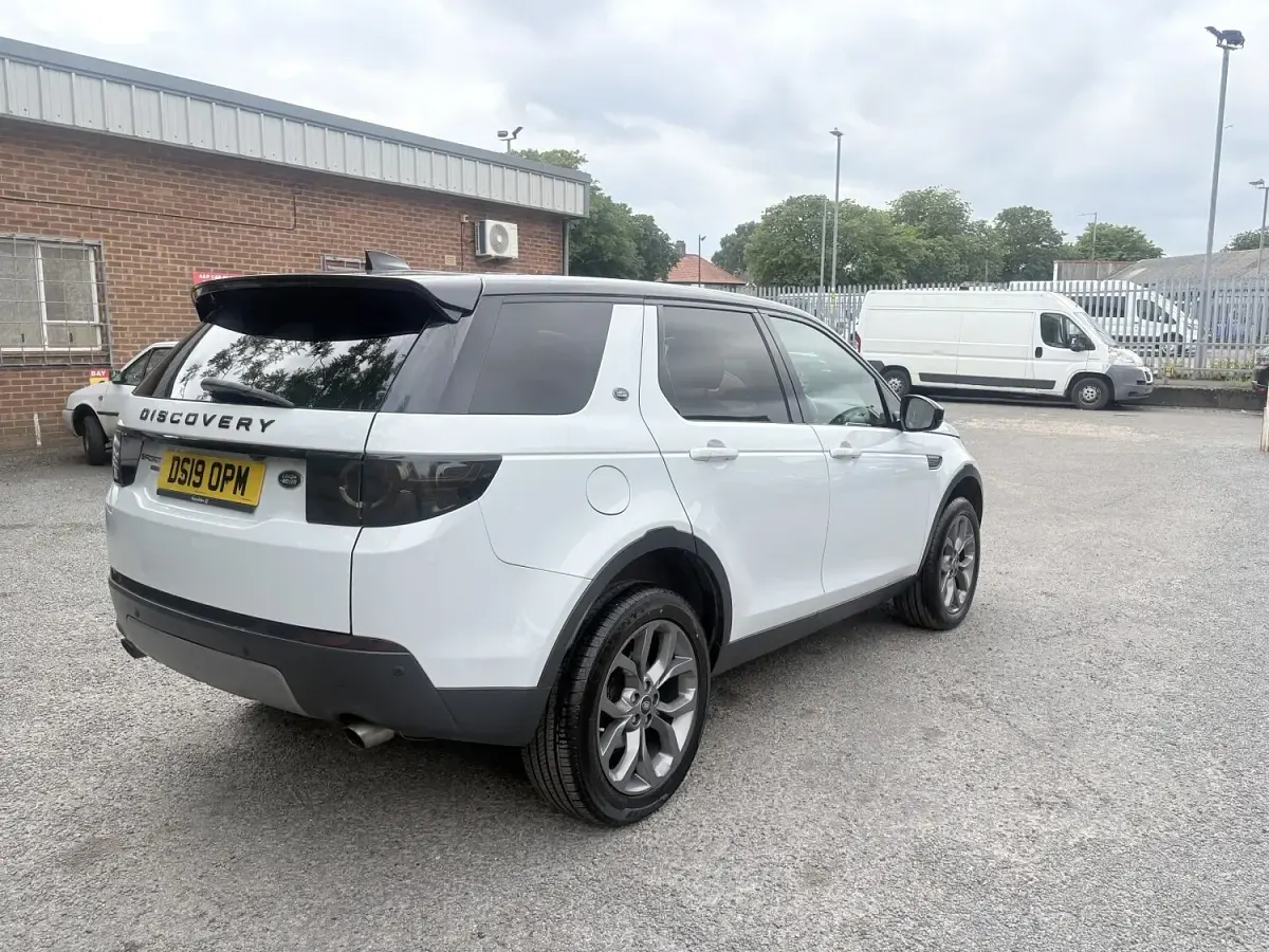 Used Land Rover Discovery Sport Landmark 180 HP (132 kW) 2019 White SUV