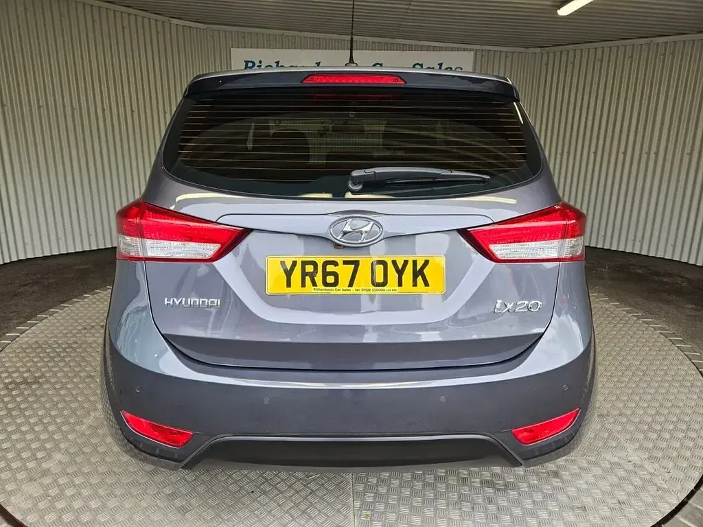 Used Hyundai ix20 SE 125 HP (91 kW) 2017 Grey Hatchback