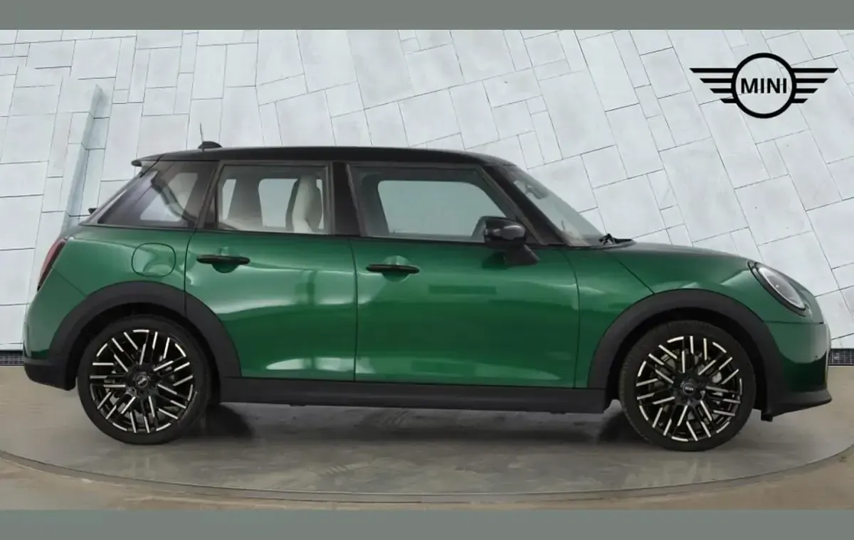 Used Mini Cooper Exclusive 114 kW (156 HP) 2026 British racing green iv Hatchback