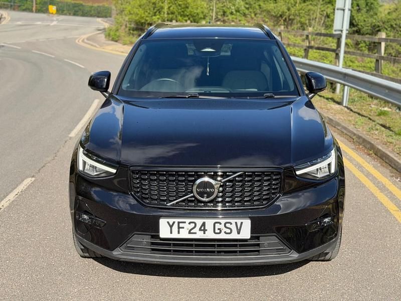 Begagnad Volvo XC40 Plus 2024 Svart SUV