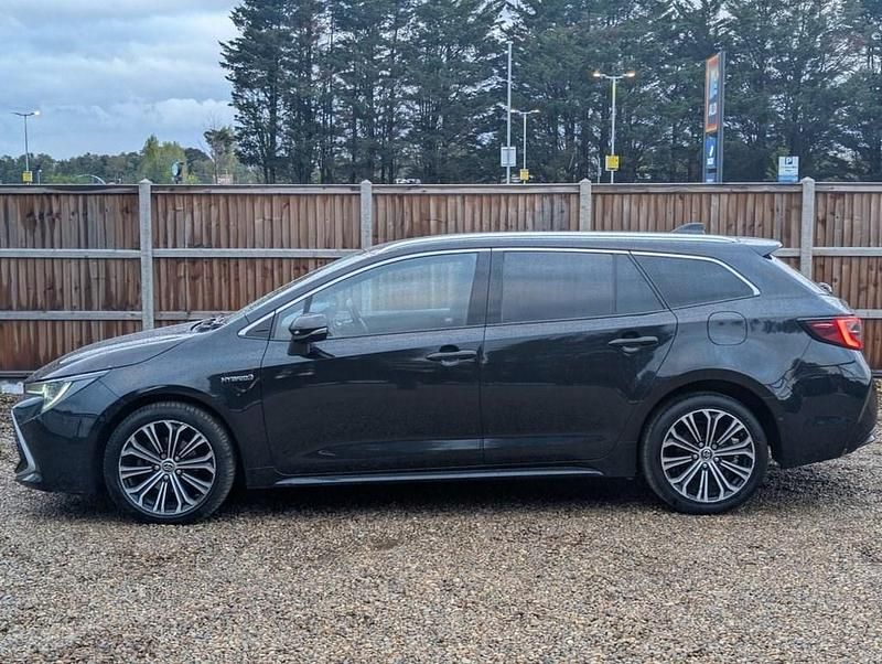 Used Toyota Corolla 122 HP (89 kW) 2019 Black Estate