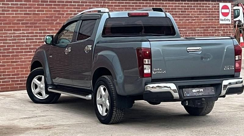 Used Isuzu Pick up 161 HP (118 kW) 2017 Grey Pickup