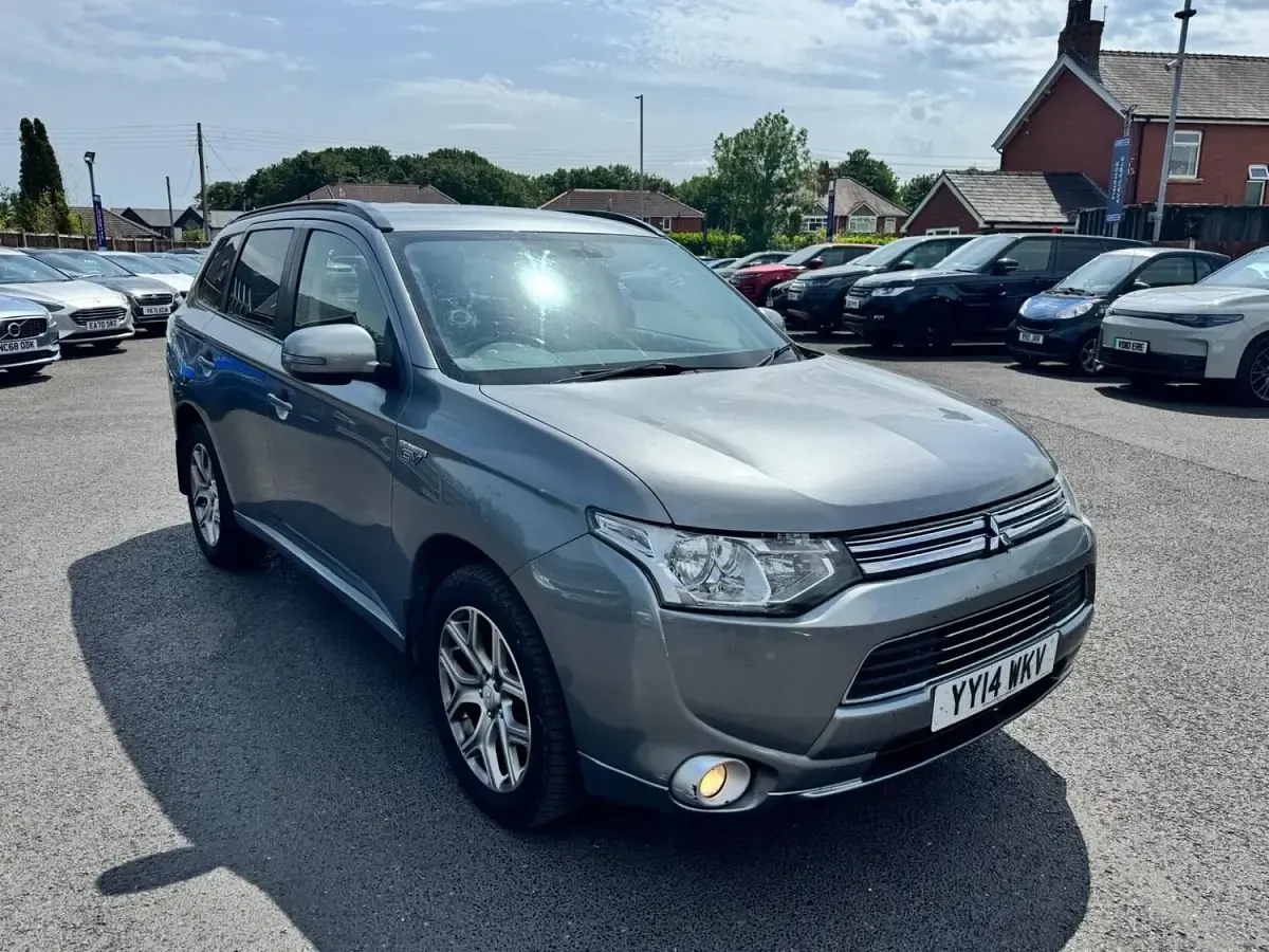 Used Mitsubishi Outlander P-HEV 2014 Grey SUV