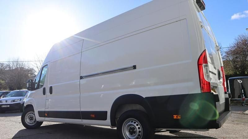 White New 2025 Peugeot Boxer Van | £27,499 (Fair price) - Image 1/4
