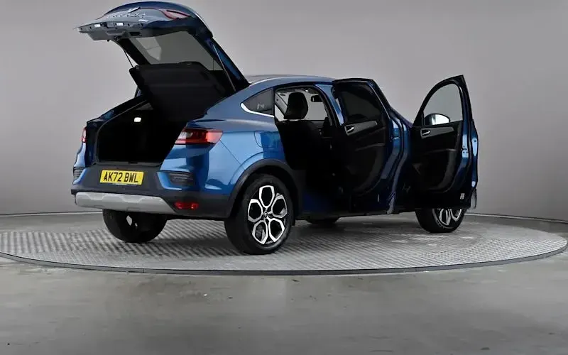 Used Renault Arkana Version S 143 HP (105 kW) 2022 Blue SUV