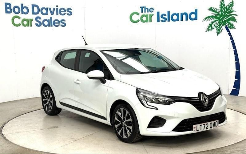 Used Renault Clio V Iconic 90 HP (66 kW) 2022 White Hatchback