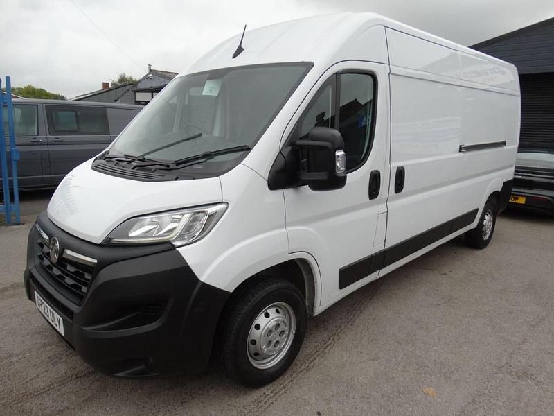 White Used 2023 Vauxhall Movano S MPV | £13,999 (Good price) - Image 1/4