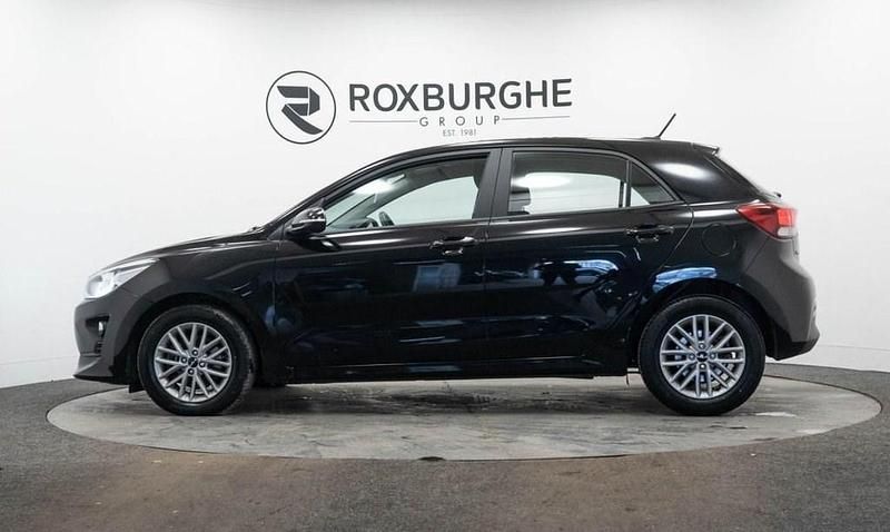 Used Kia Rio 99 HP (72 kW) 2022 Black Hatchback