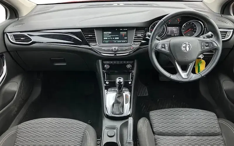 Used Vauxhall Astra SRi 150 HP (110 kW) 2018 Red Hatchback