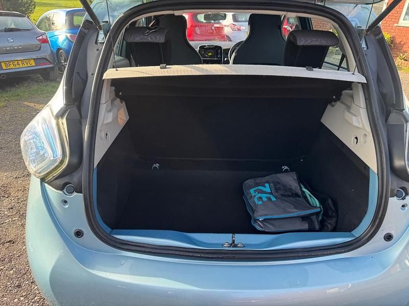 Used Renault Zoe Dynamique 64 kW (88 HP) 2015 Blue Hatchback