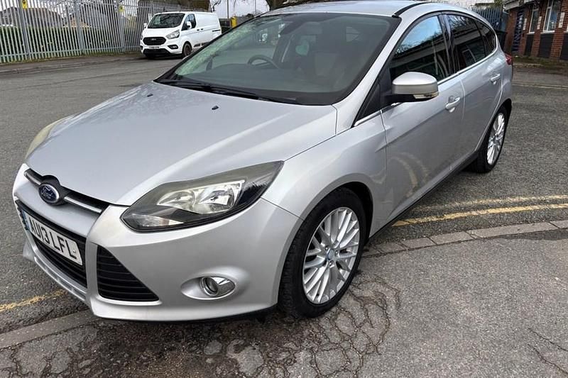 Used Ford Focus Zetec 115 HP (84 kW) 2013 Silver Hatchback