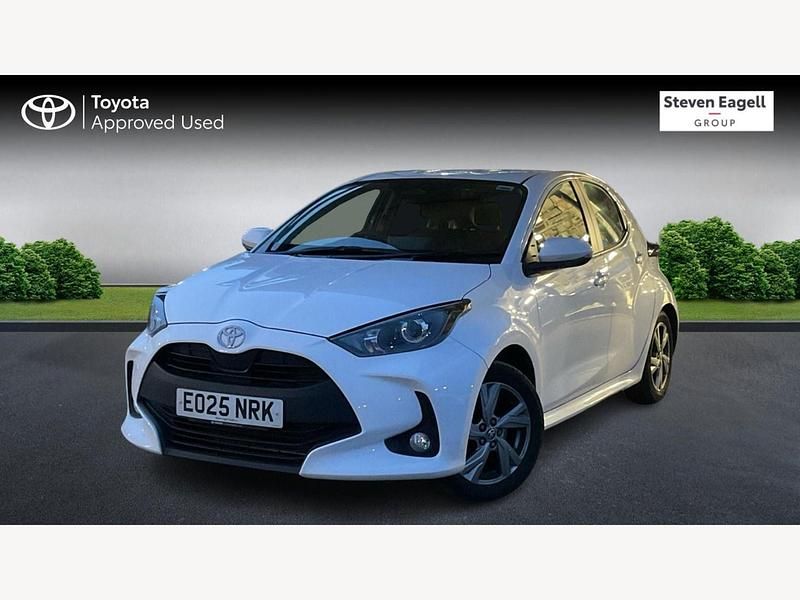 Used Toyota Yaris Hybrid 2025 White Hatchback