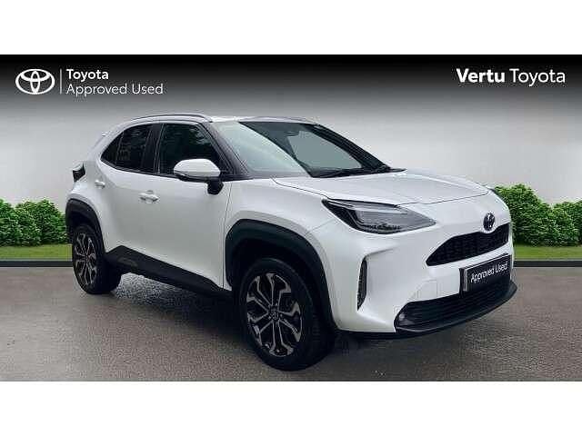 White Used 2022 Toyota Yaris Hybrid Design SUV | £19,354 (Fair price) - Image 1/4