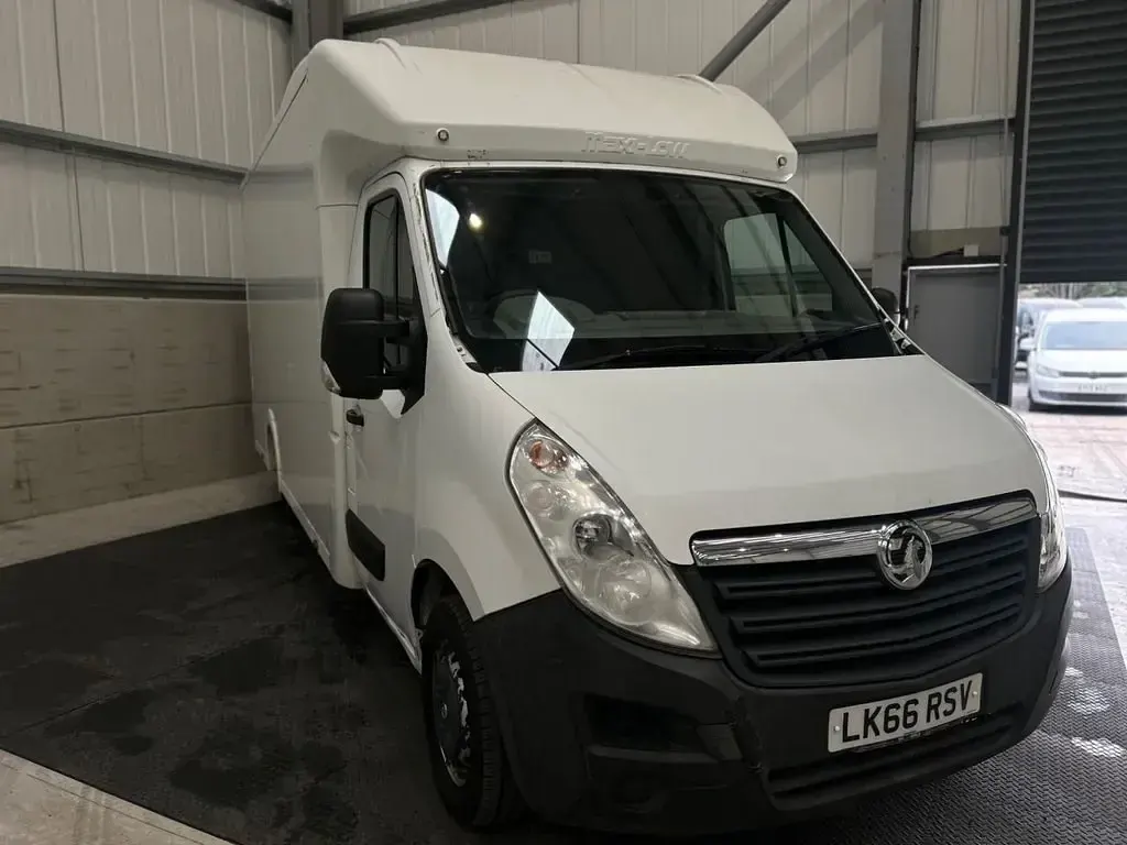 Second-hand Vauxhall Movano 125 CP (91 kW) 2017 Alb Monovolum