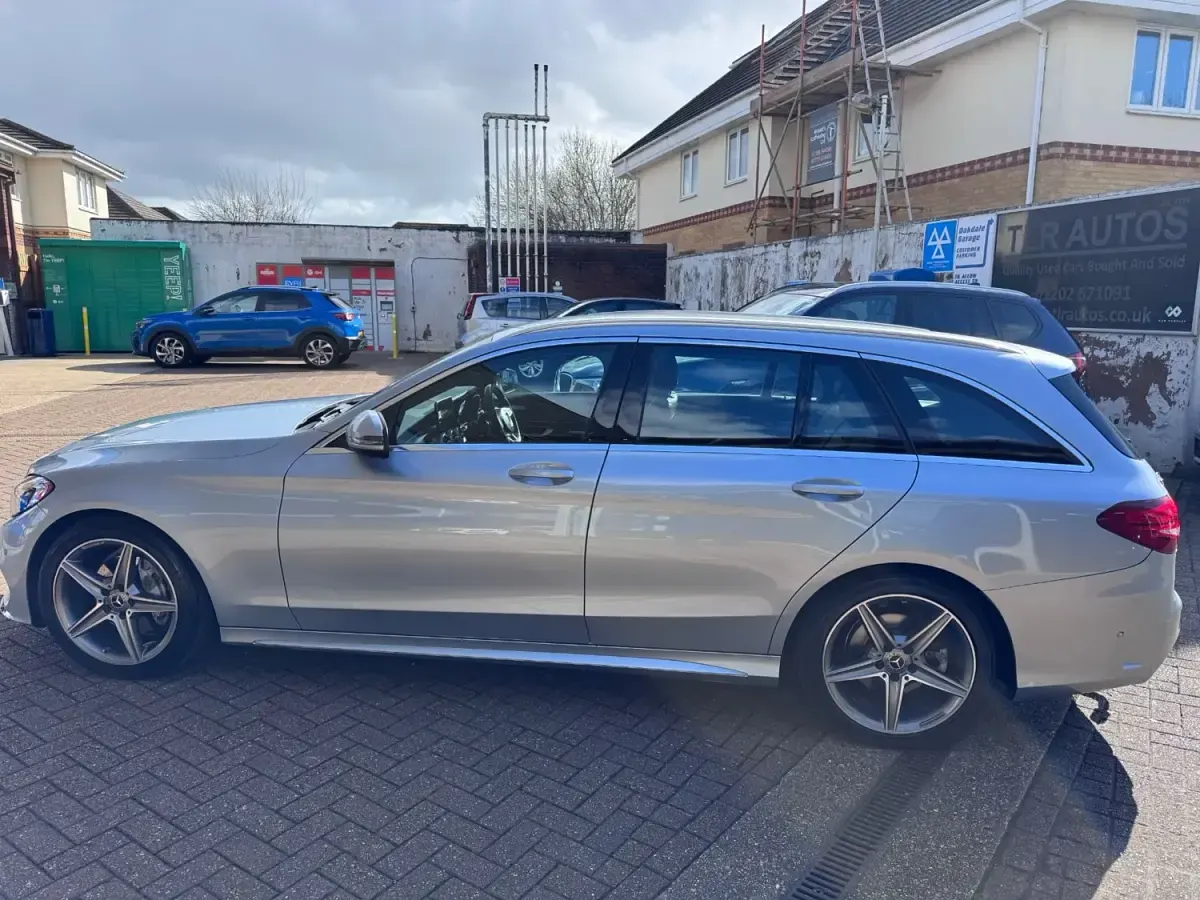 Begagnad Mercedes C220 AMG line 2018 Silver Kombi