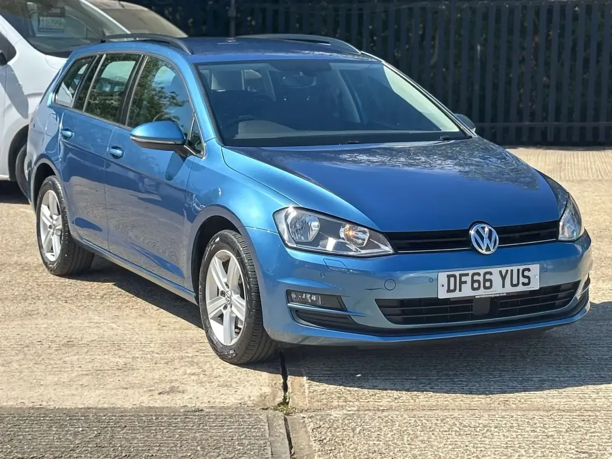 Used VW Golf VII Edition 110 HP (80 kW) 2016 Blue Estate
