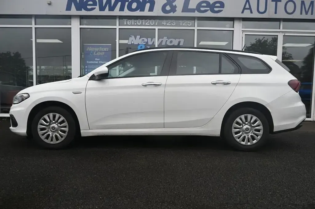 Used Fiat Tipo Easy 95 HP (69 kW) 2018 White Estate